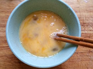 7、吃豆腐+豆腐滑鸡蛋,蛋液打匀。