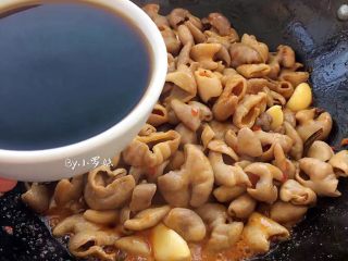 11、红烧肥肠,再来一碗料酒