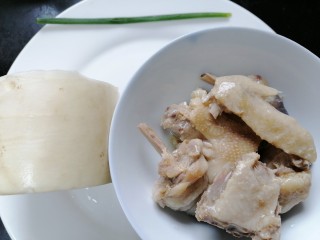 1、萝卜丝汤,准备好所需材料