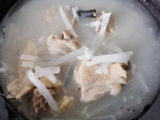 13、萝卜丝汤,炖至汤浓稠即可出锅