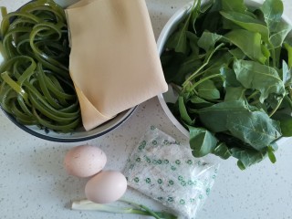 1、胡辣汤,准备食材备用