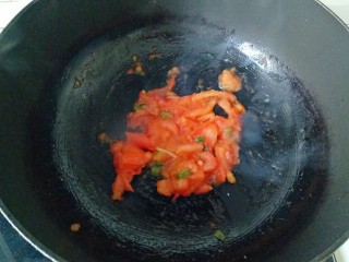 11、鱼丸豆腐汤,中小火慢慢炒至软烂出汁