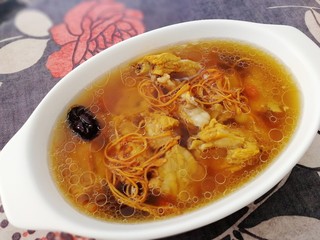 12、虫草花排骨汤,盛出。