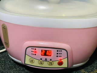 16、椰子炖鸡,炖锅调整好时间，开始炖；