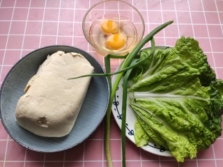 1、白菜豆腐汤,准备食材。