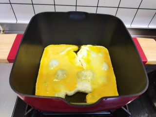 8、白菜豆腐汤,加入鸡蛋。