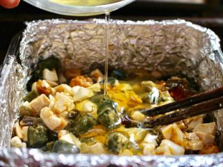 8、三色蒸蛋,再倒入第二碗蛋清