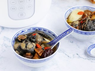 10、菌菇山药乌鸡汤,成品图。