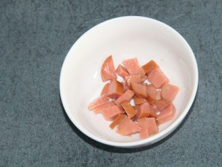 4、玉米彩色沙拉,火腿切丁