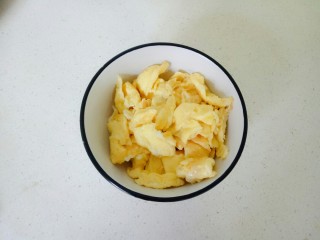 10、丝瓜炒鸡蛋,鸡蛋盛出备用