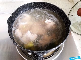 8、虫草花香菇胡萝卜玉米排骨汤(懒人高压锅版),煮10分钟