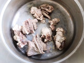 14、虫草花香菇胡萝卜玉米排骨汤(懒人高压锅版),控干水分之后放入高压锅