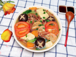 18、海鲜豆腐煲,鲜蔬的搭配让这道菜显得格外亮眼。