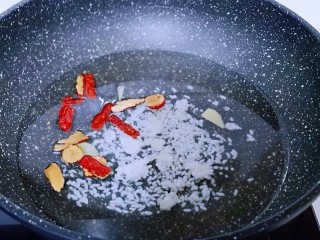 9、养生红糖南瓜酒酿圆子~驱寒暖宫,中小火烧开。