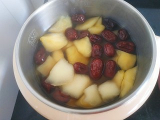 15、苹果雪梨汤,梨变软,关火