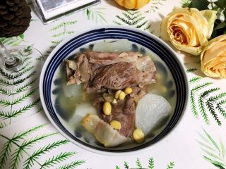 13、黄豆咸肉萝卜棒骨汤,成品图