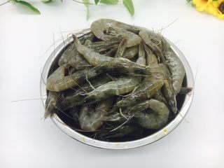 2、#绿色美食# 黄瓜炒虾仁,主要食材：鲜虾