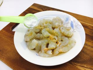 14、#绿色美食# 黄瓜炒虾仁,放1勺淀粉。