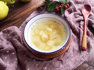 14、桂花马蹄雪梨糖水,完成。