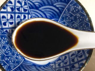 4、糖醋排骨,2勺生抽。