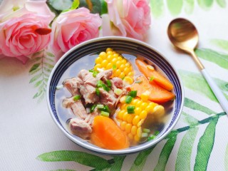 19、胡萝卜玉米排骨汤,成品图