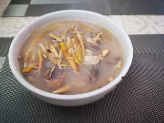 18、香蕉花排骨汤,成品香滑清润。