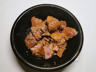3、牛腩萝卜汤,牛肉切块