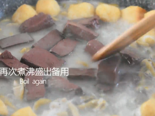 11、做一碗健康又美味的“鸭血粉丝汤”秘诀在这,再次煮沸盛出