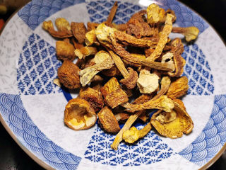 4、松茸鸡汤,干品姫松茸