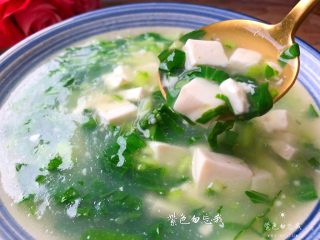 8、青菜豆腐汤,美味的青菜豆腐汤做好了，不但能清热去火，还特别的清淡好喝，超适合这炎热的夏天食用。