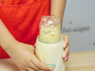 14、必吃的广东小吃——广州肠粉,打成蒜泥