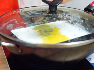 41、必吃的广东小吃——广州肠粉,摇匀后放入蒸锅1-2分钟