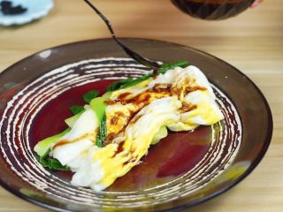 44、必吃的广东小吃——广州肠粉,淋上酱汁