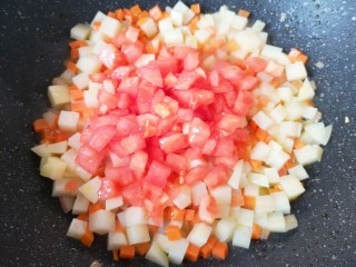 10、西红柿面疙瘩,下入西红柿。