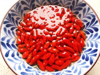 6、姬松茸茶树菇鸡汤,枸杞泡到这个样子就差不多了