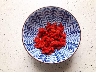 7、姬松茸茶树菇鸡汤,洗净，控干水分备用