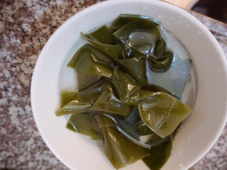 2、海带筒骨汤,还有海带