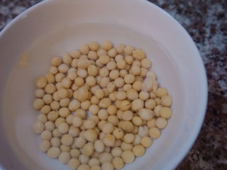 4、海带筒骨汤,黄豆可以提前泡水