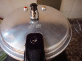 13、海带筒骨汤,大火煮30分钟（高压锅比较快）