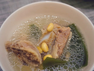 16、海带筒骨汤,然后海带筒骨汤就熬煮好了呀????