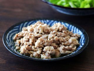 5、超下饭之红三剁,盛出备用。