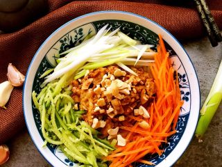 11、私房炸酱面,快快品尝属于你的这份幸福的味道吧