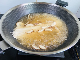 15、菠菜鸡蛋面,大火煮开转中火烧熟