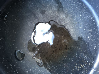 8、冬瓜虾米汤,放入猪油化开。