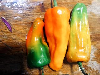 2、大盘鸡,青椒切块