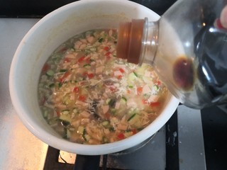 20、黄瓜皮蛋汤,最后,倒入生抽