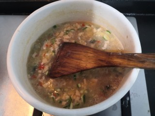 21、黄瓜皮蛋汤,搅拌均匀,即可关火