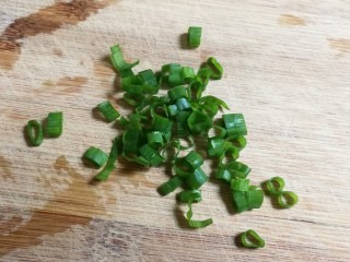 8、蒸鸡蛋羹,葱切葱花