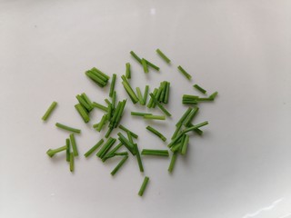 5、老鸭煲,葱洗干净切成葱花