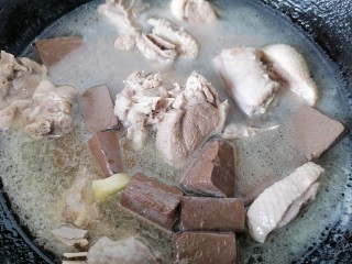 13、老鸭煲,炖至烤鸭软烂即可出锅